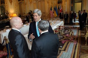 U.S._Secretary_of_State_John_Kerry_speaks_with_British_Foreign_Secretary_William_Hague_and_Ukrainian_Foreign_Minister_Andrii_Deshchytsia
