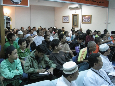 Lebih 100 orang hadir ke Munaaqashah April 2010 kali ini