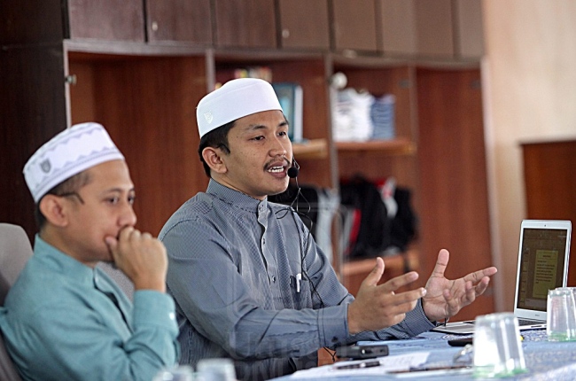 pas