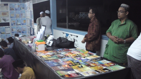 Pameran dan jualan buku-buku Islam turut diadakan