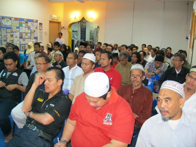 munaaqashah-poligami-05