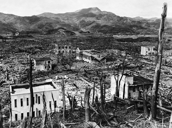 Nagasaki dimusnahkan oleh Bom Atom